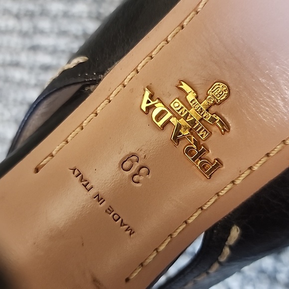 Prada black leather slingback heeled sandals size 39 (8) - Picture 9 of 12